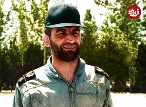 تصویر؛ سفر در زمان؛ «عکس یادگاری عباس بابایی با جوانان تهرانی»؛ اواخر دهه 50