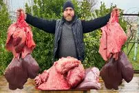 (ویدئو) طبخ یک غذای متفاوت با دل و جگر گاو و سیب زمینی توسط آشپز مشهور روسی