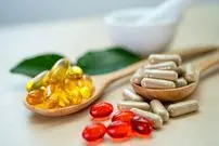 راهنمای کم نشدن ویتامین بدن در این روزها | چه کسانی نیاز ضروری به مکمل‌ها دارند؟