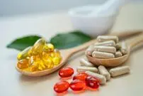 راهنمای کم نشدن ویتامین بدن در این روزها | چه کسانی نیاز ضروری به مکمل‌ها دارند؟
