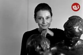 عکس| سفر در زمان؛ «آدری هپبورن» در حال قدم زدن با سگ اش در رم؛ سال 1328