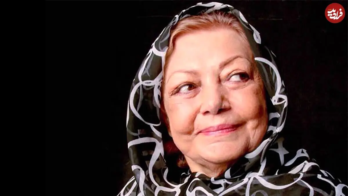 عکس| سفر در زمان؛ «حمیده خیرآبادی» در حال بوسیدن صورت «کتایون امیرابراهیمی؛ سال 48