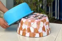 ببینید| مراحل ساخت گلدان با استفاده از کاشی و سیمان به روش استاد چینی