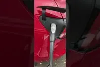 (ویدئو) این پاور بانک‌ غول پیکر و جالب برای خودروهای برقی ساخته شده!