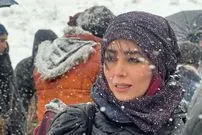 عکس| سفر در زمان؛ «مهیار، روژان و سلمان» در پشت صحنه سریال نون خ؛ سال 1402