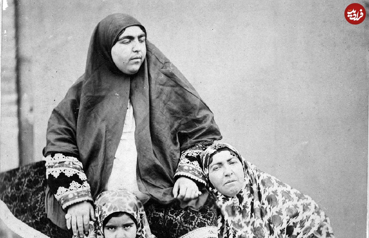 (عکس) عصمتالدوله، دختر ناصرالدین شاه و دخترش فخرالتاج معیری؛ سال 1268