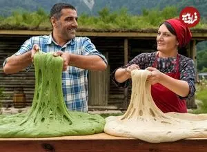 ببینید| غذای روستایی در آذربایجان؛ پخت نان سنتی با اسفناج در طبیعت روستا