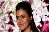 عکس| سفر در زمان؛ «کاجول ستاره بالیوود» در مراسم رونمایی از یک کتاب در بمبئی؛ سال 1389