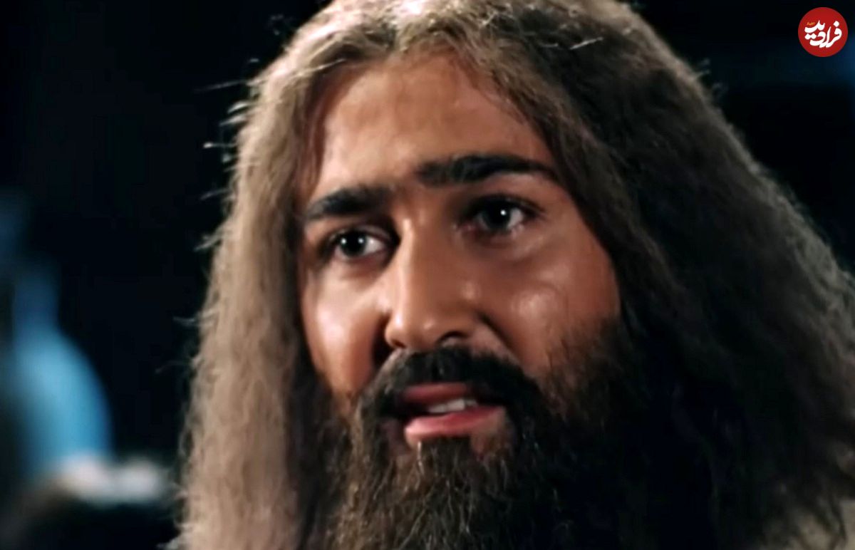 عکس| سفر در زمان؛ «بنیامین» سریال یوسف پیامبر در مقابل حرم حضرت علی؛ سال 96