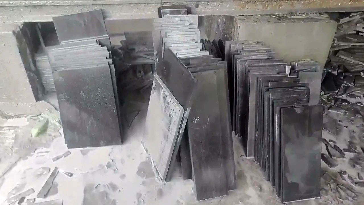 (ویدئو) برش زدن تماشایی سنگ گرانیت‌ های گران و غول پیکر در یک کارخانه پاکستانی