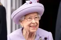 عکس| سفر در زمان؛ «ملکه الیزابت دوم» در کنار مادرش در جشن تاجگذاری جرج ششم؛ سال 1316