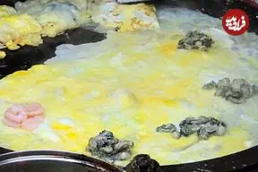 ببینید| غذای خیابانی در تایوان؛ املت صدف دریایی و میگو در تایپه