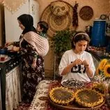 ببینید| غذای روستایی در ایران؛ پخت یک غذای متفاوت با مرغ، سس قارچ  و تخمه آفتابگردان