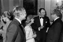 عکس؛ سفر در زمان؛ «اردشیر زاهدی در سالن آینه کاری سفارت ایران در واشنگتن»؛ سال 55