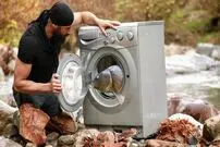(ویدئو) ماهیگیری عجیب این مرد مشهور ترکیه ای با ماشین لباسشویی!