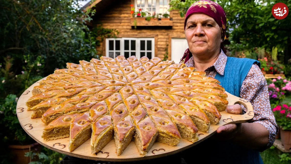 (ویدئو) پخت باقلوای سنتی فندقی به روش مادربزرگ روستایی آذربایجانی 