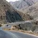 عکس| سفر زمان؛ شترها در حال عبور از جاده کوهستانی بوشهر به شیراز؛ 135 سال قبل