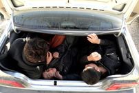 (عکس) حرکت خطرناک راننده مشهدی برای حمل جابه‌جایی چند شهروند!