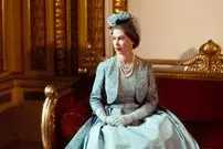 عکس| سفر در زمان؛ «ملکه الیزابت دوم» به همراه والدین اش در تئاتر سلطنتی؛ سال 1314