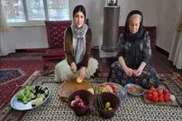 (ویدئو) طبخ یک غذای هیجان‌انگیز با گوشت، کدو، بادمجان و گوجه توسط مادر و دختر کردستانی