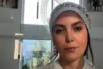 عکس| سفر زمان؛ چهرۀ «آیناز» (سریال آنام) در پشت صحنه سریال «جزیره»