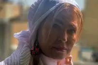 عکس| سفر زمان؛ «اکرم محمدی» 40 ساله در فیلم «دختری با کفش‌های کتانی»؛ دهۀ 70