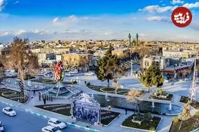 عکس| سفر زمان؛ منظره شهر اراک و سه اراکی روی پشت بام؛ ۱۳۵ سال قبل