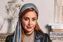 عکس| سفر زمان؛ تیپ و چهرۀ «شبنم قلی خانی» در نمایش «پرسپکتیو»؛ سال 1401