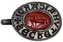 کشف مُهر 800 ساله که یک نگین 2 هزار ساله روی آن نصب شده است