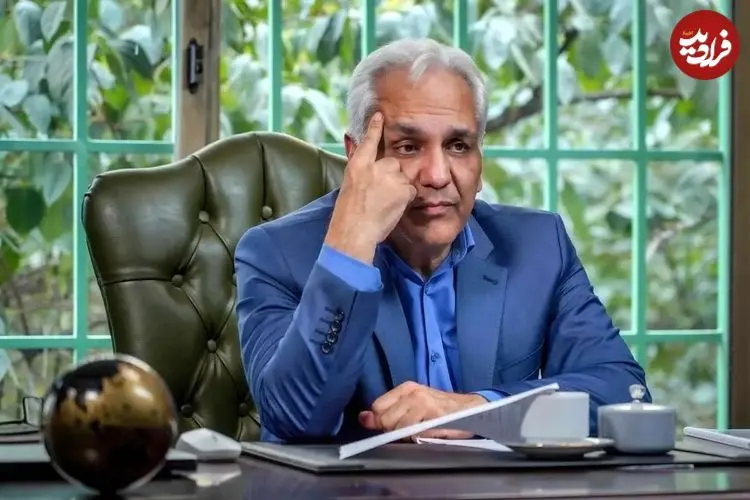 عکس| سفر در زمان؛ «مهران مدیری» در حال گریم بازیگران یک تئاتر؛ اواخر دهه 60