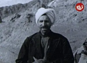 عکس| سفر زمان؛ مرد کشاورز و همسرش با یک الاغ در جاده؛ 80 سال قبل
