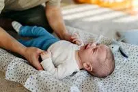 نظر جدید محققان ووک؛ باید قبل از تعویض پوشک نوزادان از آن‌ها اجازه بگیرید!