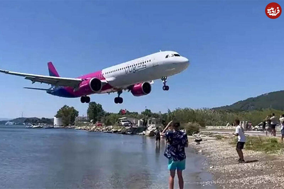 (ویدئو) فرود ترسناک هواپیما در یونان در چند قدمی گردشگران!