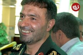 عکس؛ سفر در زمان؛ «احمد کاظمی در کنار پدر موشکی ایران» در حال نماز خواندن؛ دهه 80