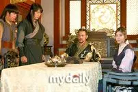 عکس| سفر به تاریخ؛ عکس یادگاری «موهیول، یوری، هیاپ و مارو» در پشت‌صحنه «امپراتور بادها»