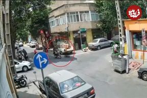 ببینید؛ تصادف مهیب موتورسیکلت با پژو ۲۰۶ در محله سلیمانی تهران