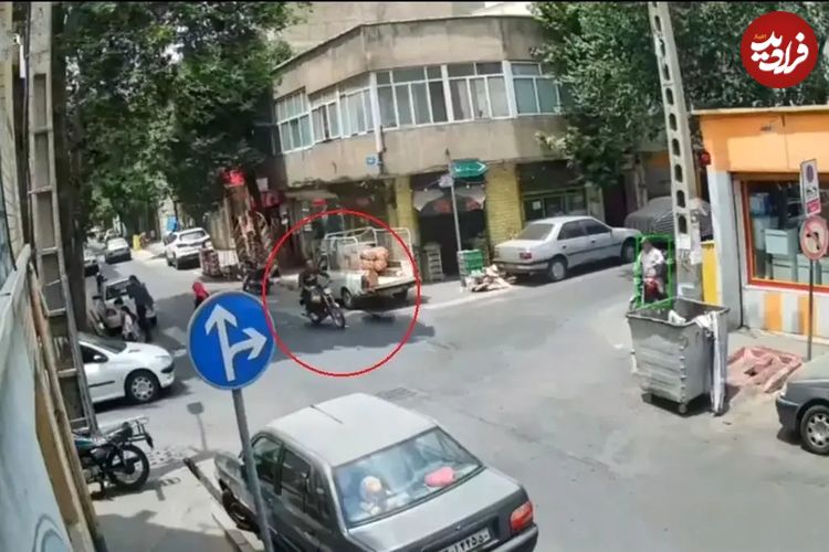 ببینید؛ تصادف مهیب موتورسیکلت با پژو ۲۰۶ در محله سلیمانی تهران