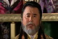 عکس| سفر زمان؛ «سانگا» (امپراتور بادها) در 70 سالگی در حال پارو کردن برف در کنار همسرش