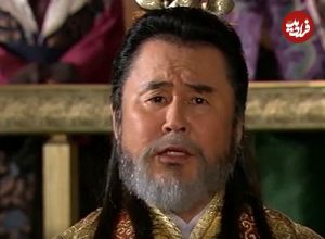 عکس| سفر زمان؛ «سانگا» (امپراتور بادها) در 70 سالگی در حال پارو کردن برف در کنار همسرش