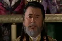 عکس| سفر زمان؛ «سانگا» (امپراتور بادها) در 70 سالگی در حال پارو کردن برف در کنار همسرش