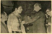 عکس؛ سفر در زمان؛ ۵۰ سال پیش رضا سوخته سرایی پهلوان ایران شد!