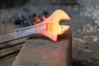 (ویدئو) روشی خیره کننده برای ساخت چاقو از آچار فرانسه قدیمی زنگ زده 