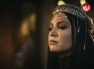 عکس| سفر به گذشته؛ «سوزانا آلوز، صوفیا» سریال رویای نیمه شب در اتاق گریم سریال بیگانگان