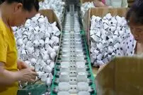 ببینید؛ لامپ LED چگونه ساخته می شود؟