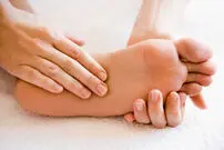 اگر پای شما همیشه سرد است به یکی از این بیماری‌ها مبتلا شدید