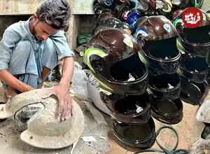 ببینید| فرآیند ساخت کلاه کاسکت در کارگاهی در پاکستان
