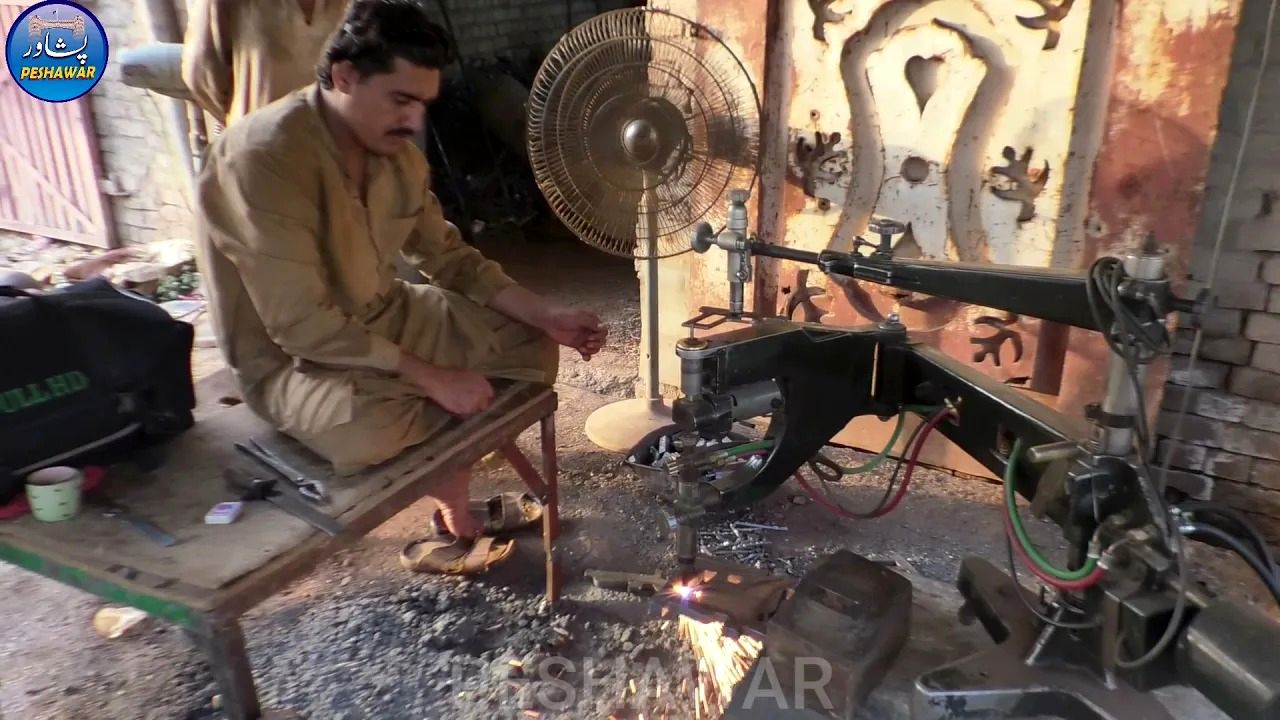 (ویدئو) روند شگفت انگیز تولید اسلحه در یک کارگاه کوچک در پاکستان