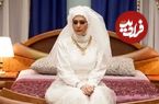 عکس؛ سفر زمان؛ «آنیه کمیل» (سریال طوبی) در حال نوازش یک گوساله در گیلان؛ سال 1400