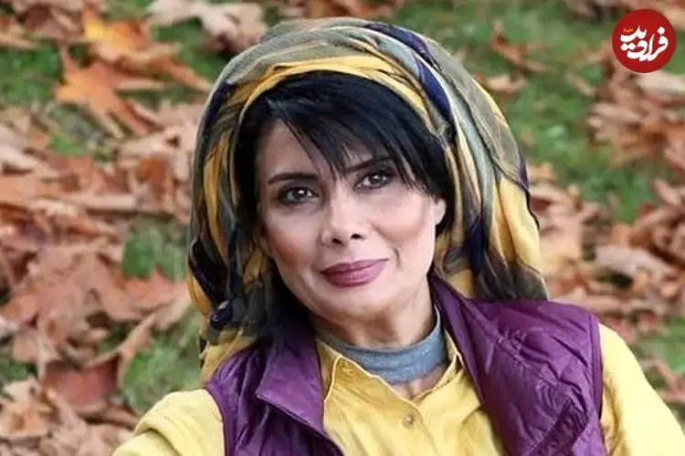 عکس| سفر زمان؛ چهرۀ «عاطفه رضوی» 27 ساله با چادرنماز؛ سال 74