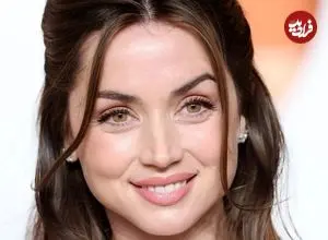 عکس| سفر در زمان؛ «آنا د آرماس» در یک رستوران در کالیفرنیا؛ سال 1399